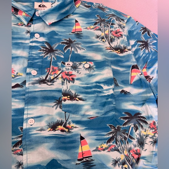 Quicksilver Hawaiian style button-down, short sleeve - Picture 6 of 9